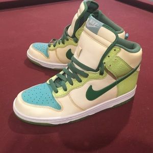 Size 9.5 DUNK HIGH PREMIUM "GLOW IN THE DARK 2"